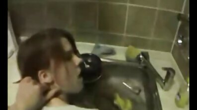 Tudo começou quando enfiei o dedo na bunda de xvídeos caseiro brasileiro uma universitária magrinha de peitos salientes, e aí começou, começou