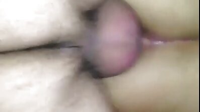 Jovem casal sem hesitação mostra seu beijo na câmera vídeo caseiro brasileiro pornô